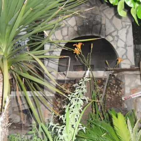 Miki Rogoznica - Classic Two Bedroom With Terrace Appartamento Podglavica